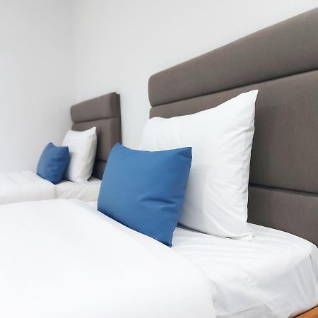 Airobedz Makati - A Value Hotel Manila Eksteriør bilde