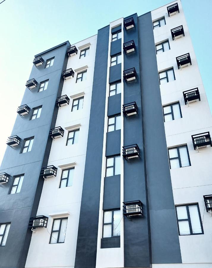 Airobedz Makati - A Value Hotel Manila Eksteriør bilde