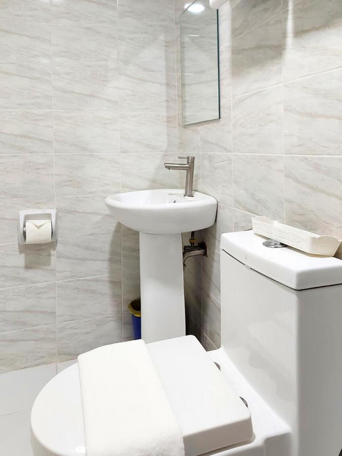 Airobedz Makati - A Value Hotel Manila Eksteriør bilde